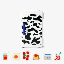 Armadietto frigo retrò con magneti icone food