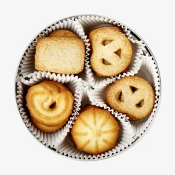 Biscotti al burro in scatola di latta